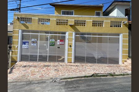 Fachada de casa à venda com 4 quartos, 240m² em Vila Gomes, São Paulo