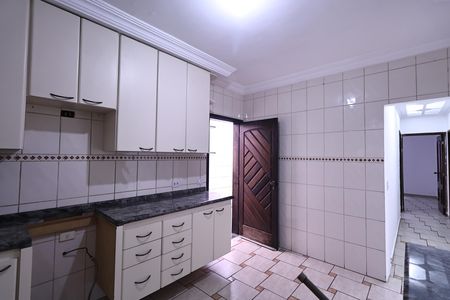 Casa à venda com 300m², 3 quartos e 3 vagas Casa à venda com 300m², 3 quartos e 3 vagasCozinha