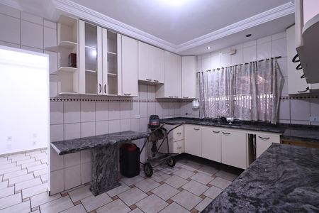 Casa à venda com 300m², 3 quartos e 3 vagas Casa à venda com 300m², 3 quartos e 3 vagasCozinha