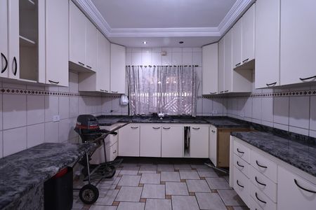 Casa à venda com 300m², 3 quartos e 3 vagas Casa à venda com 300m², 3 quartos e 3 vagasCozinha