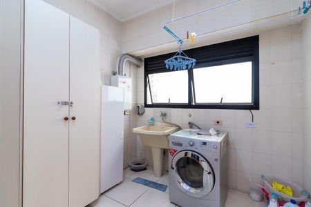 Apartamento à venda com 140m², 3 quartos e 3 vagas Apartamento à venda com 140m², 3 quartos e 3 vagasÁrea de Serviço