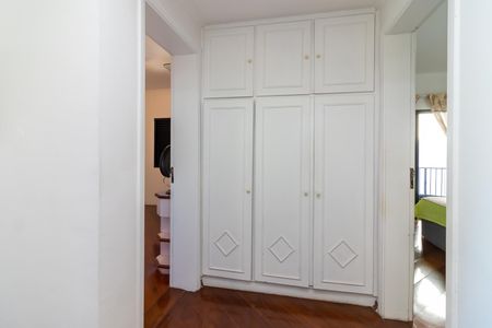Apartamento à venda com 140m², 3 quartos e 3 vagas Apartamento à venda com 140m², 3 quartos e 3 vagasCorredor dos Quartos