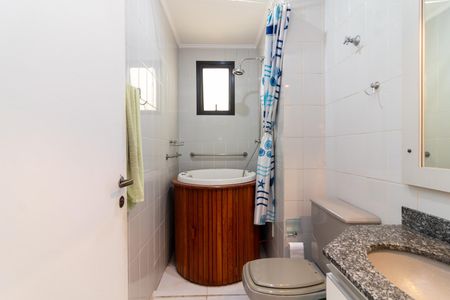 Apartamento à venda com 140m², 3 quartos e 3 vagas Apartamento à venda com 140m², 3 quartos e 3 vagasBanheiro 2