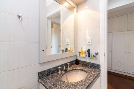 Apartamento à venda com 140m², 3 quartos e 3 vagas Apartamento à venda com 140m², 3 quartos e 3 vagasBanheiro 2