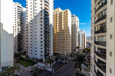 Apartamento à venda com 140m², 3 quartos e 3 vagas Apartamento à venda com 140m², 3 quartos e 3 vagasVaranda da Suíte - Vista