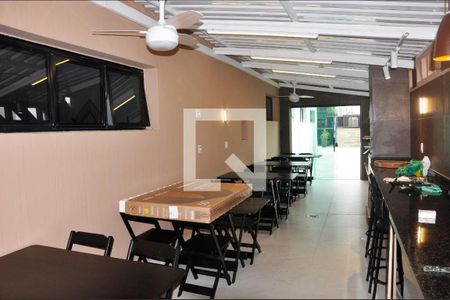 Apartamento à venda com 140m², 3 quartos e 3 vagas Apartamento à venda com 140m², 3 quartos e 3 vagasÁrea comum - Churrasqueira