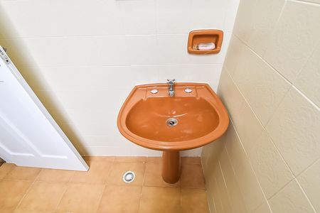 Casa à venda com 80m², 2 quartos e sem vaga Casa à venda com 80m², 2 quartos e sem vagaBanheiro