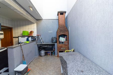 Casa à venda com 120m², 3 quartos e 2 vagas Casa à venda com 120m², 3 quartos e 2 vagasQuintal