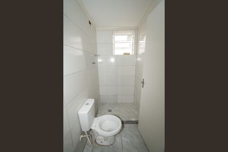 Banheiro de apartamento à venda com 1 quarto, 33m² em Vila Ipiranga, Porto Alegre