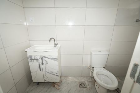 Banheiro de apartamento à venda com 1 quarto, 33m² em Vila Ipiranga, Porto Alegre