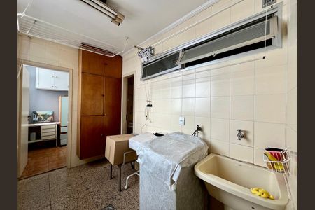 Apartamento para alugar com 200m², 3 quartos e 1 vagaÁrea de Serviço