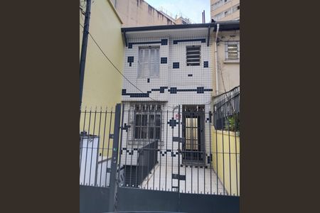 Casa à venda com 170m², 3 quartos e 1 vaga Casa à venda com 170m², 3 quartos e 1 vagaFachada