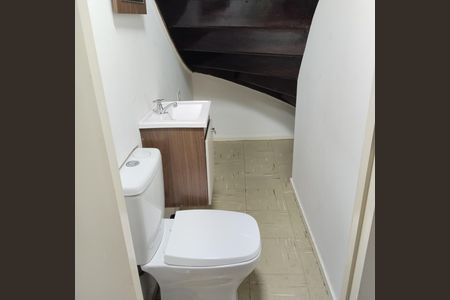 Casa à venda com 170m², 3 quartos e 1 vaga Casa à venda com 170m², 3 quartos e 1 vagaBanheiro