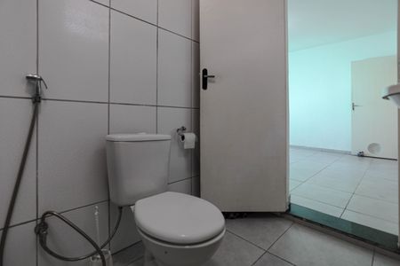 Casa para alugar com 110m², 2 quartos e 1 vagaBanheiro - Quarto 1 - Suíte