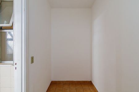 Apartamento à venda com 96m², 3 quartos e 2 vagas Apartamento à venda com 96m², 3 quartos e 2 vagasQuarto de serviço