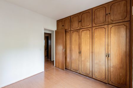 Apartamento à venda com 96m², 3 quartos e 2 vagas Apartamento à venda com 96m², 3 quartos e 2 vagasQuarto 02