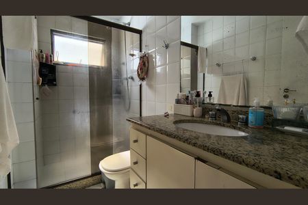 Apartamento à venda com 145m², 4 quartos e 2 vagas Apartamento à venda com 145m², 4 quartos e 2 vagasBanheiro da Suíte 1