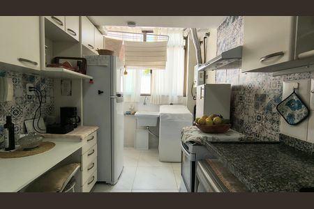 Apartamento à venda com 145m², 4 quartos e 2 vagas Apartamento à venda com 145m², 4 quartos e 2 vagasCozinha e Área de Serviço