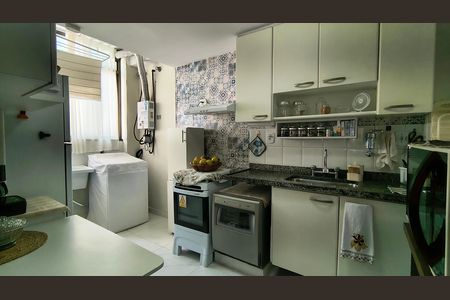 Apartamento à venda com 145m², 4 quartos e 2 vagas Apartamento à venda com 145m², 4 quartos e 2 vagasCozinha e Área de Serviço