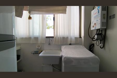 Apartamento à venda com 145m², 4 quartos e 2 vagas Apartamento à venda com 145m², 4 quartos e 2 vagasCozinha e Área de Serviço