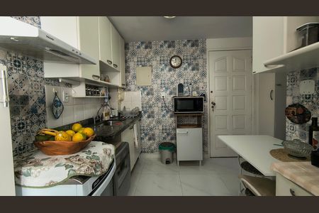 Apartamento à venda com 145m², 4 quartos e 2 vagas Apartamento à venda com 145m², 4 quartos e 2 vagasCozinha e Área de Serviço
