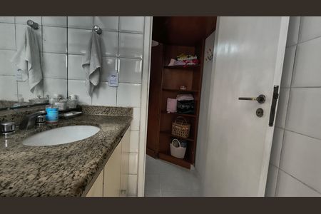Apartamento à venda com 145m², 4 quartos e 2 vagas Apartamento à venda com 145m², 4 quartos e 2 vagasBanheiro da Suíte 1