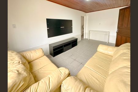 Casa para alugar com 70m², 2 quartos e 2 vagasSala de TV