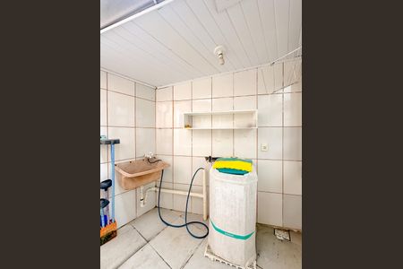 Casa para alugar com 70m², 2 quartos e 2 vagasLavanderia