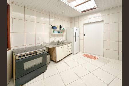 Casa para alugar com 70m², 2 quartos e 2 vagasCozinha