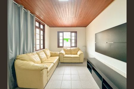 Casa para alugar com 70m², 2 quartos e 2 vagasSala de TV