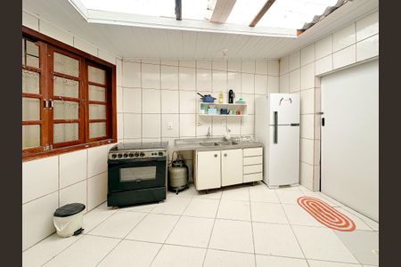 Casa para alugar com 70m², 2 quartos e 2 vagasCozinha