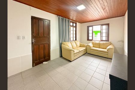 Casa para alugar com 70m², 2 quartos e 2 vagasSala de TV