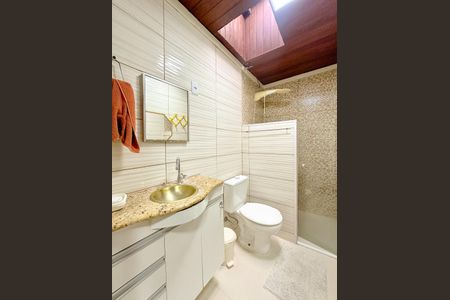Casa para alugar com 70m², 2 quartos e 2 vagasBanheiro