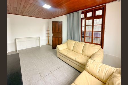 Casa para alugar com 70m², 2 quartos e 2 vagasSala de TV