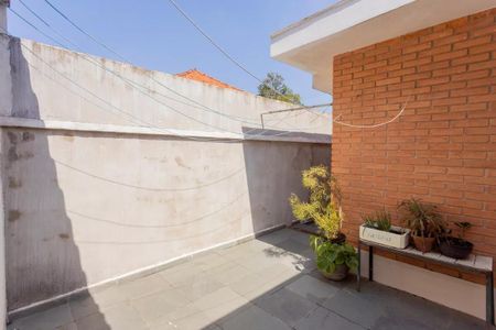 Casa à venda com 104m², 3 quartos e 2 vagas Casa à venda com 104m², 3 quartos e 2 vagasQuintal
