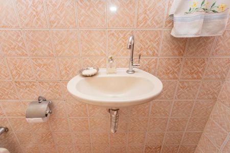 Casa à venda com 104m², 3 quartos e 2 vagas Casa à venda com 104m², 3 quartos e 2 vagasBanheiro da Suíte