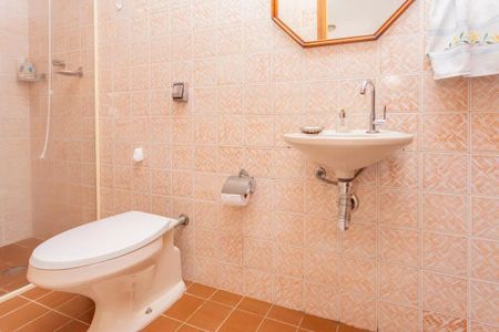 Casa à venda com 104m², 3 quartos e 2 vagas Casa à venda com 104m², 3 quartos e 2 vagasBanheiro da Suíte