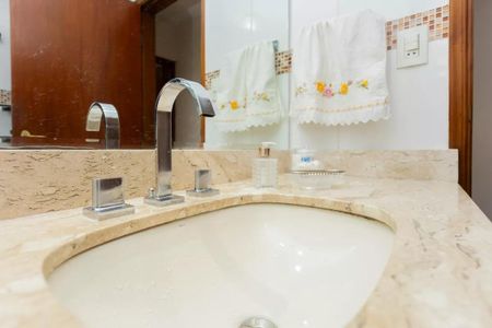Casa à venda com 104m², 3 quartos e 2 vagas Casa à venda com 104m², 3 quartos e 2 vagasBanheiro