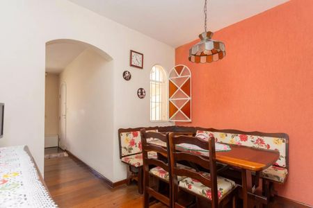 Casa à venda com 104m², 3 quartos e 2 vagas Casa à venda com 104m², 3 quartos e 2 vagasSala