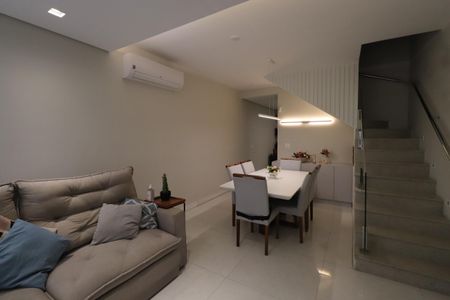 Casa à venda com 100m², 3 quartos e 2 vagasSala