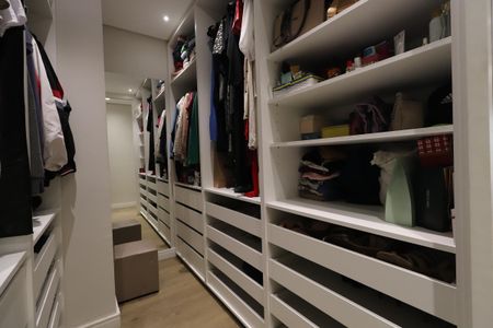 Casa à venda com 100m², 3 quartos e 2 vagasCloset da suíte 3