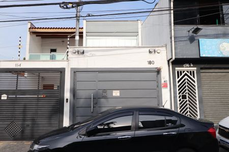 Casa à venda com 100m², 3 quartos e 2 vagasFachada