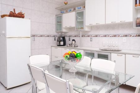 Casa de condomínio para alugar com 150m², 3 quartos e 3 vagas