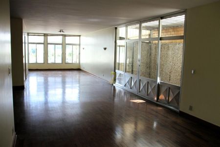 Casa à venda com 540m², 4 quartos e 6 vagas