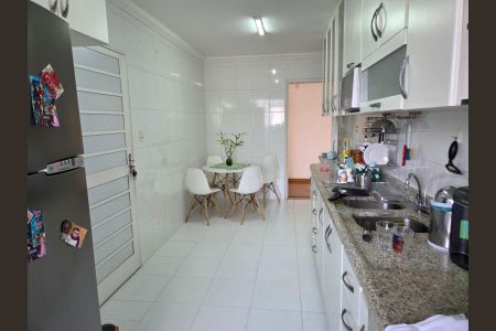 Apartamento à venda com 130m², 2 quartos e 2 vagas Apartamento à venda com 130m², 2 quartos e 2 vagasCozinha