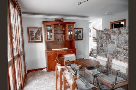 Casa à venda com 194m², 3 quartos e 4 vagas