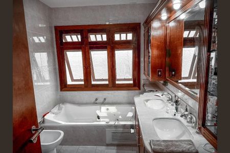 Casa à venda com 194m², 3 quartos e 4 vagas