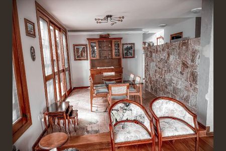 Casa à venda com 194m², 3 quartos e 4 vagas