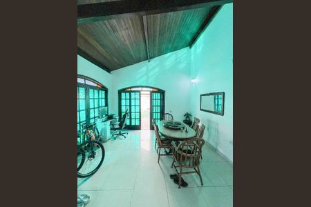 Casa à venda com 3 quartos, 273m² em Itaipu, Niterói