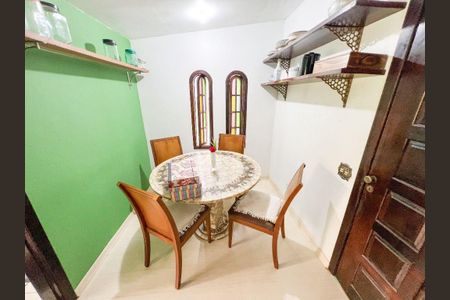 Casa à venda com 3 quartos, 273m² em Itaipu, Niterói